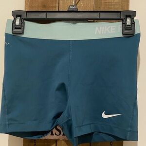 Bundle of Medium Women’s Athletic Wear ( 8 pcs )
$3 per piece